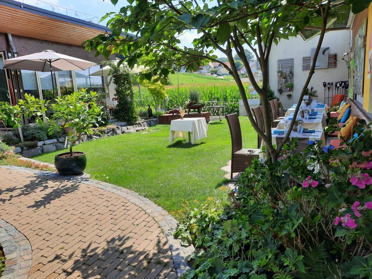 Malerwinkl Restaurant + Kunsthotel Hatzendorf Exterior foto
