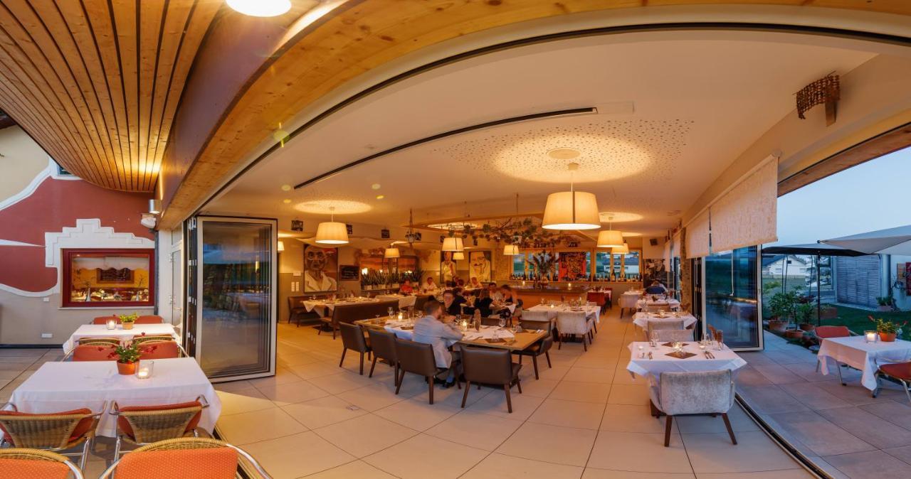 Malerwinkl Restaurant + Kunsthotel Hatzendorf Exterior foto
